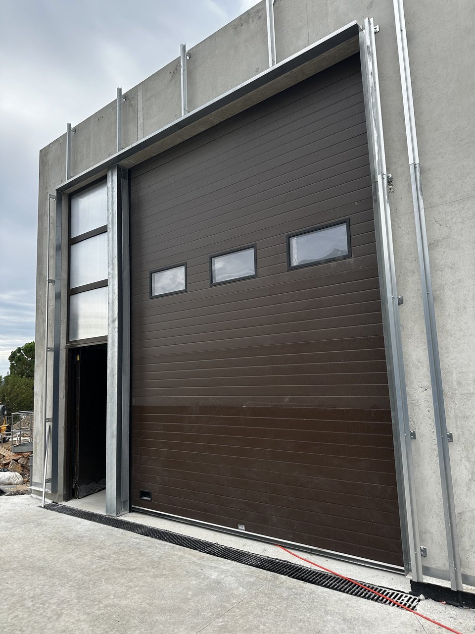 Coopérative Agricole de Lorgues — porte sectionnelle & rideaux aluminium