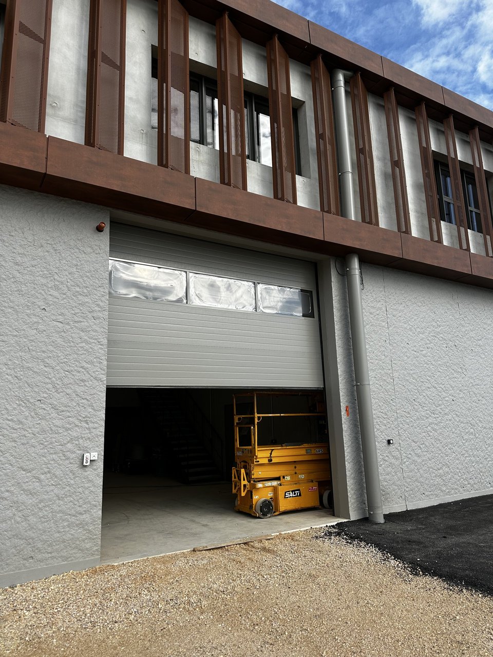 Port Terminal Fret Brégaillon — 9 portes sectionnelles motorisées